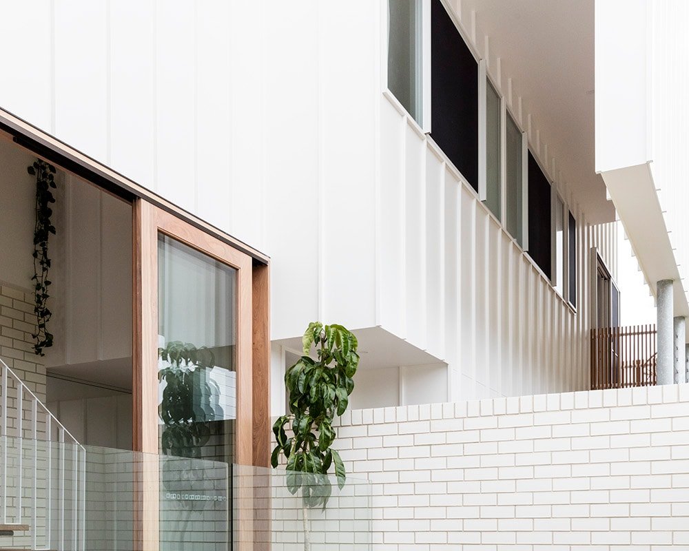 Designer Beachfront Retreat Poolside Family Pets gallery image 4