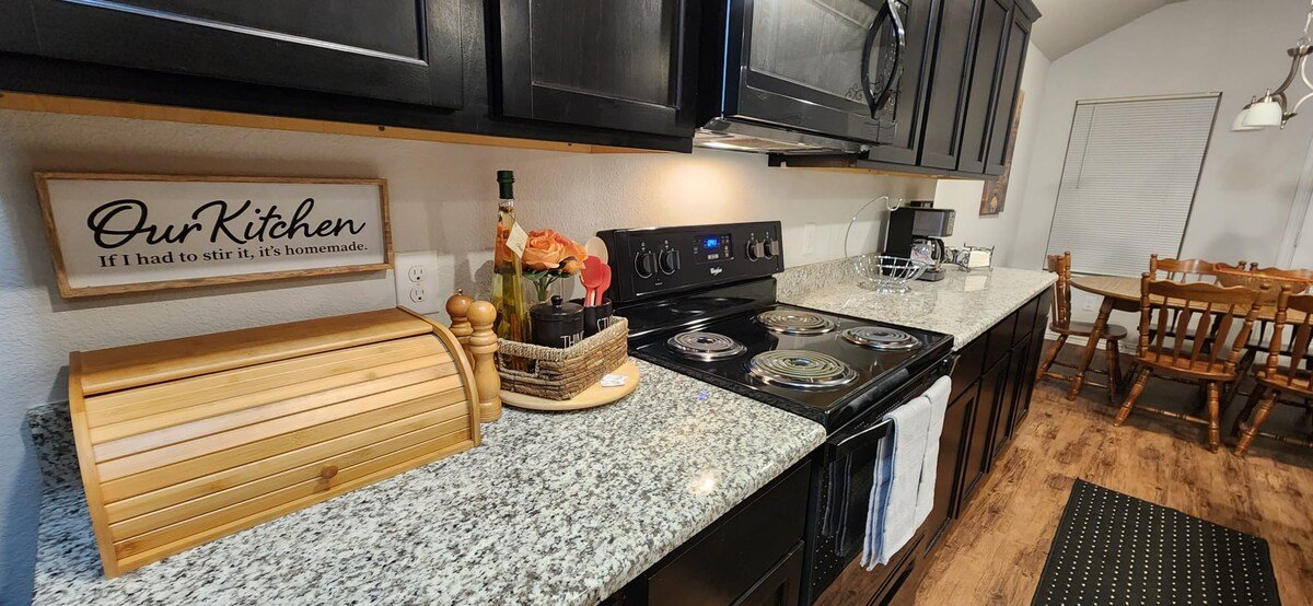 Comfy home minutes from Downtown, Stockyards & TCU gallery image 3