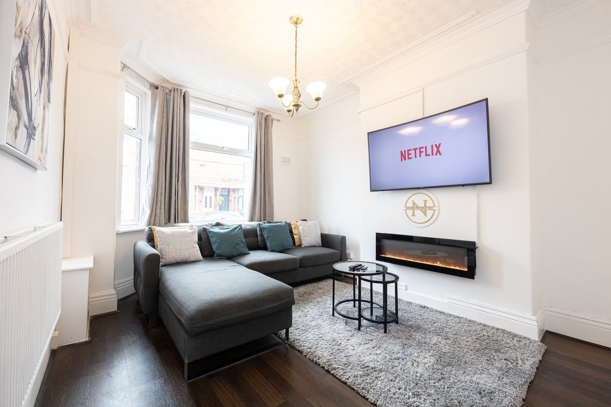 Old Trafford 3BR – Parking – WIFI – Sleeps 4 gallery image 4