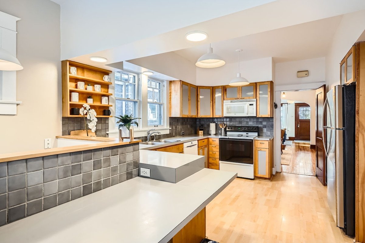 Fully Furnished 3BR Home Near Wash Park gallery image 3