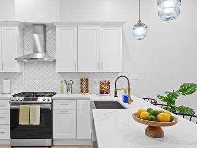 Sunny & Stylish Retreat | Easy NYC Access