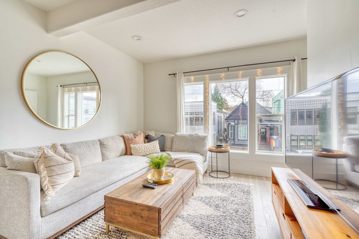 Perfect Ladd’s Addition Loft – Breweries & Bars gallery image 2