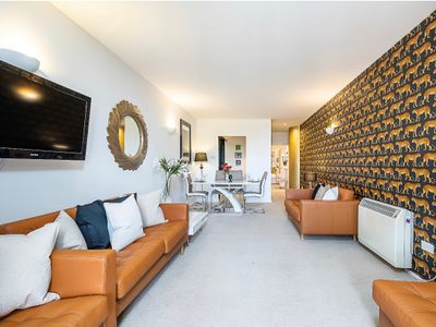 Stylist 2 bed in Gloucester Road/Knightsbridge.