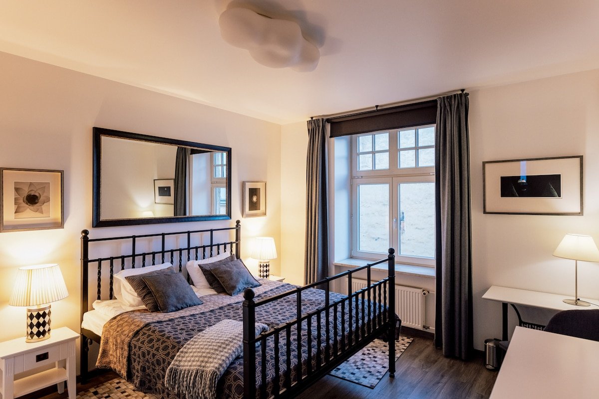 Art House apt. w/ three bedrooms gallery image 4