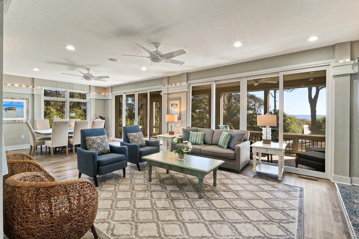 Spectacular Oceanfront home with huge windows gallery image 3