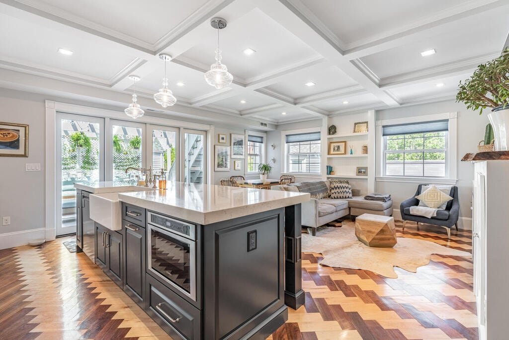 4-Bedroom/3 Bath Home with gorgeous deck gallery image 2