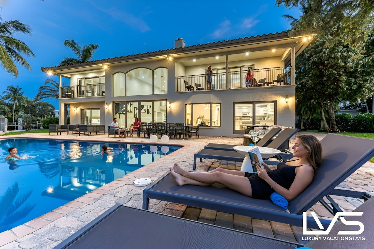 LVS Villa Key-Waterfront Estate/Pool/5 Min 2 Beach gallery image 5