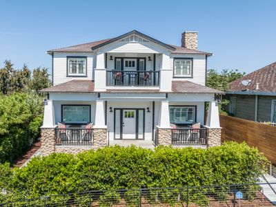 Modern Lux Home: Sleeps 12 and Close to Downtown!