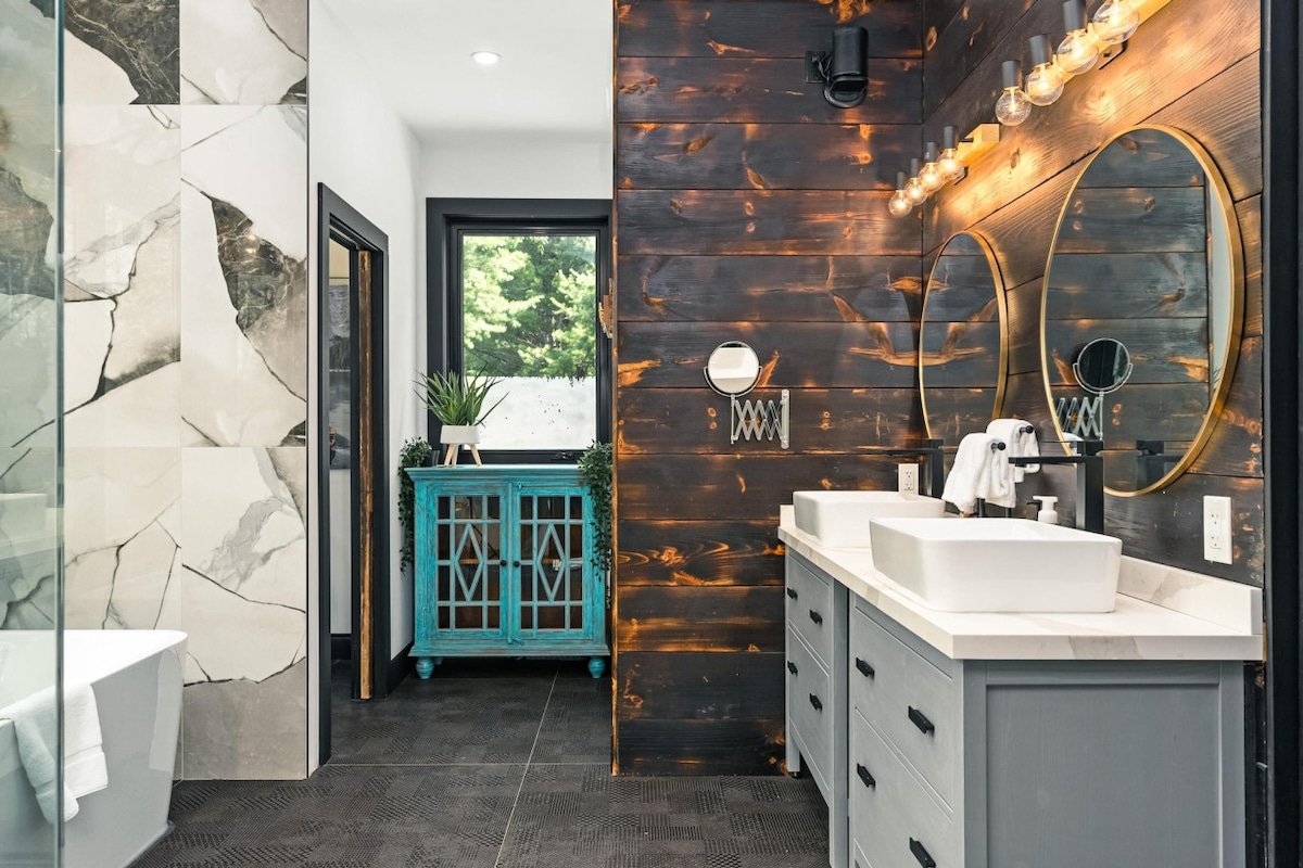 Muskoka River Luxury Cottage | Hot tub & Sauna gallery image 5