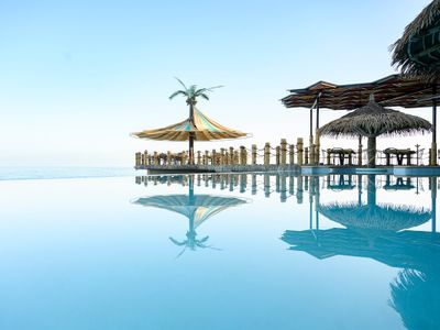 Private Resort-Oceanfront Paradise with 6 Villas