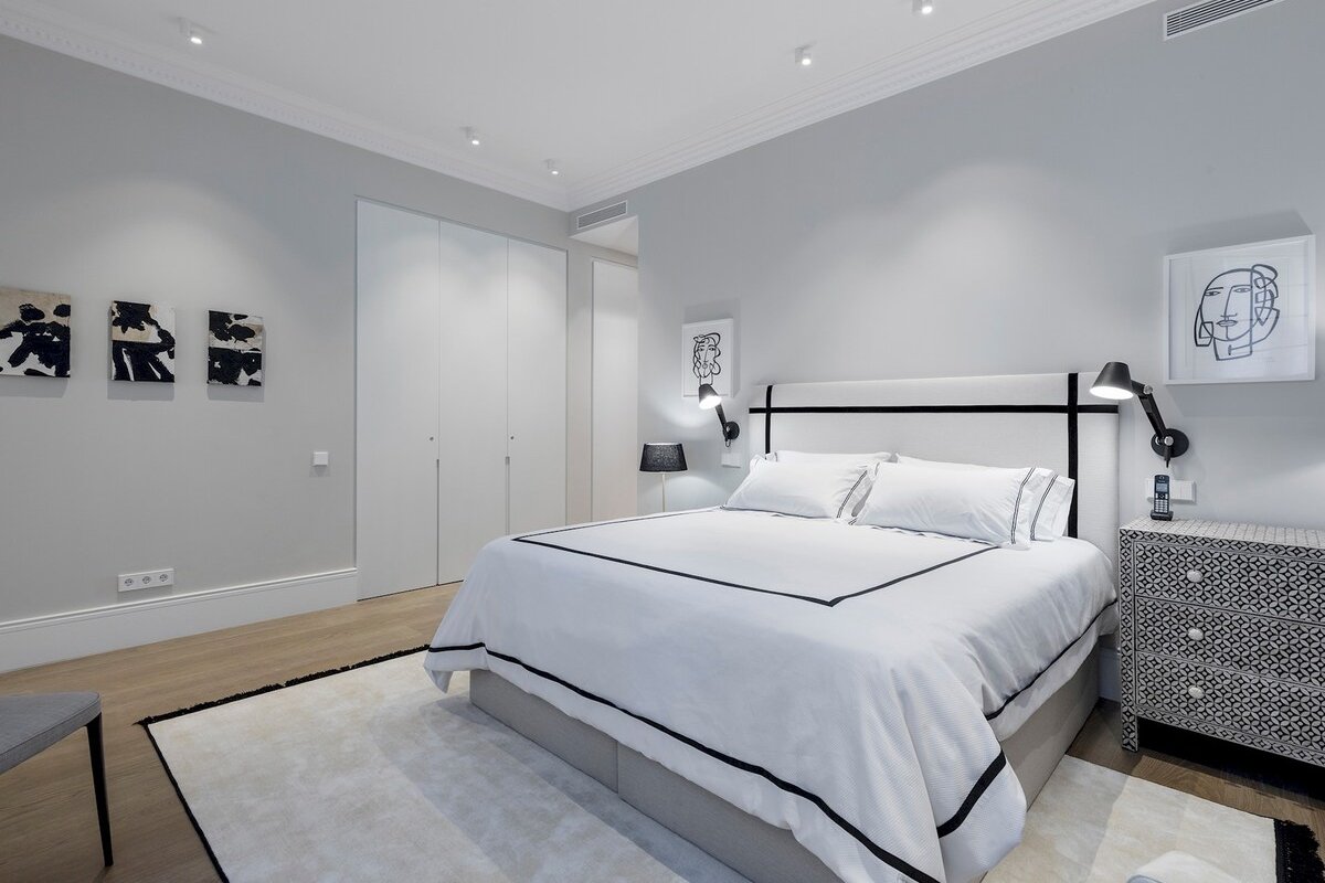 Elegant Justicia apartment, 3BR, w/balconies – JII gallery image 3