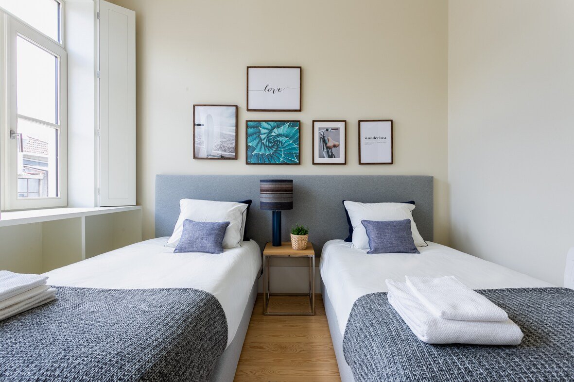 Grand Duplex Hist. Centre Balcony and AirCon gallery image 4