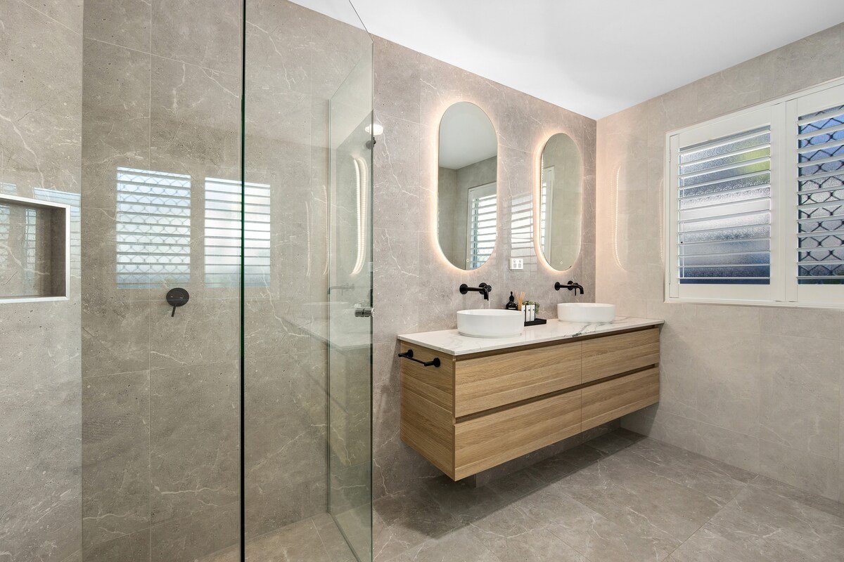 Noosa, Canal Side 4 bedroom Home With Pool! gallery image 5