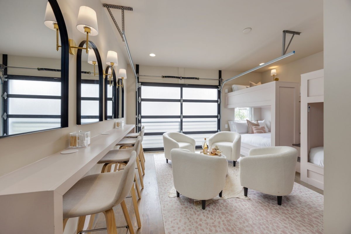 Downtown Nashville Luxury with Irish Pub Hangout gallery image 3