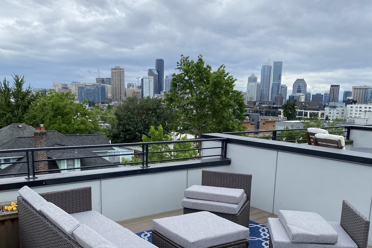 Modern 3BR townhome with stunning views/location gallery image 4