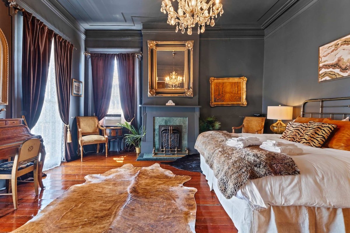 Opulent Historic Mansion w Heated Pool 5br|6.5ba gallery image 4