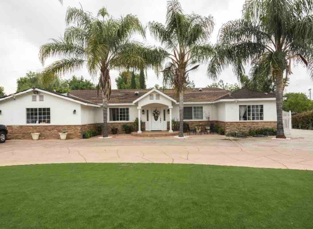 Peaceful 4 bd 2 bth home in Northridge/ sleeps 10 gallery image 3