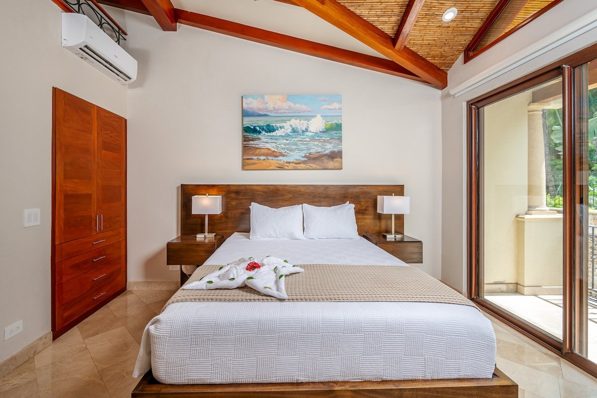 5 star luxury newly renovated villa on beachfront gallery image 5