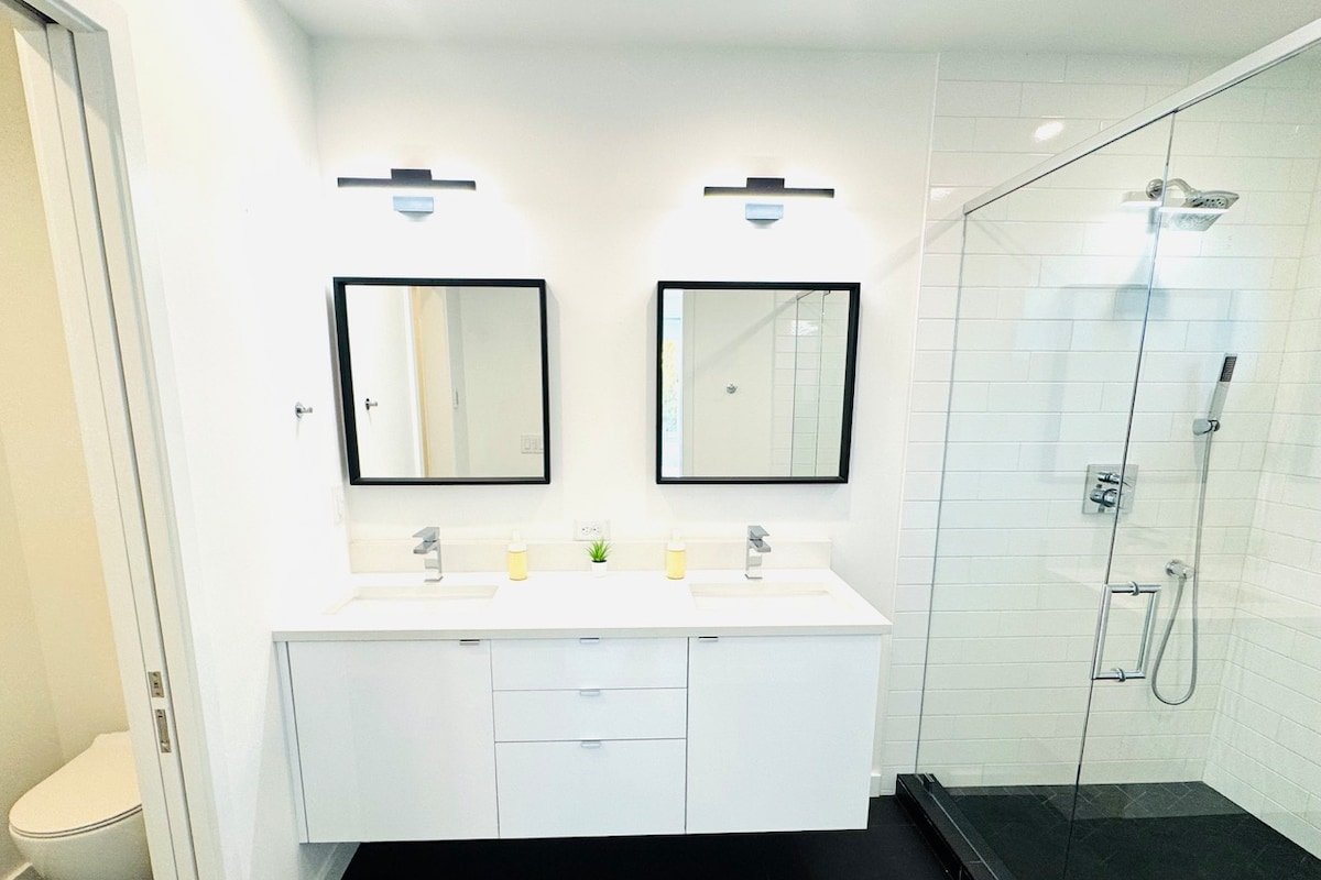 Sunshine in Seattle‒Newly built‒Walk downtown‒AC gallery image 5