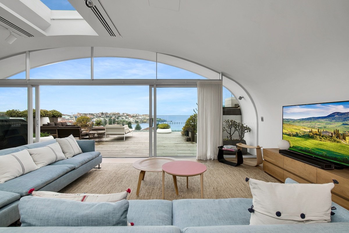 Two level Penthouse 180 degree view of Bondi Beach gallery image 4