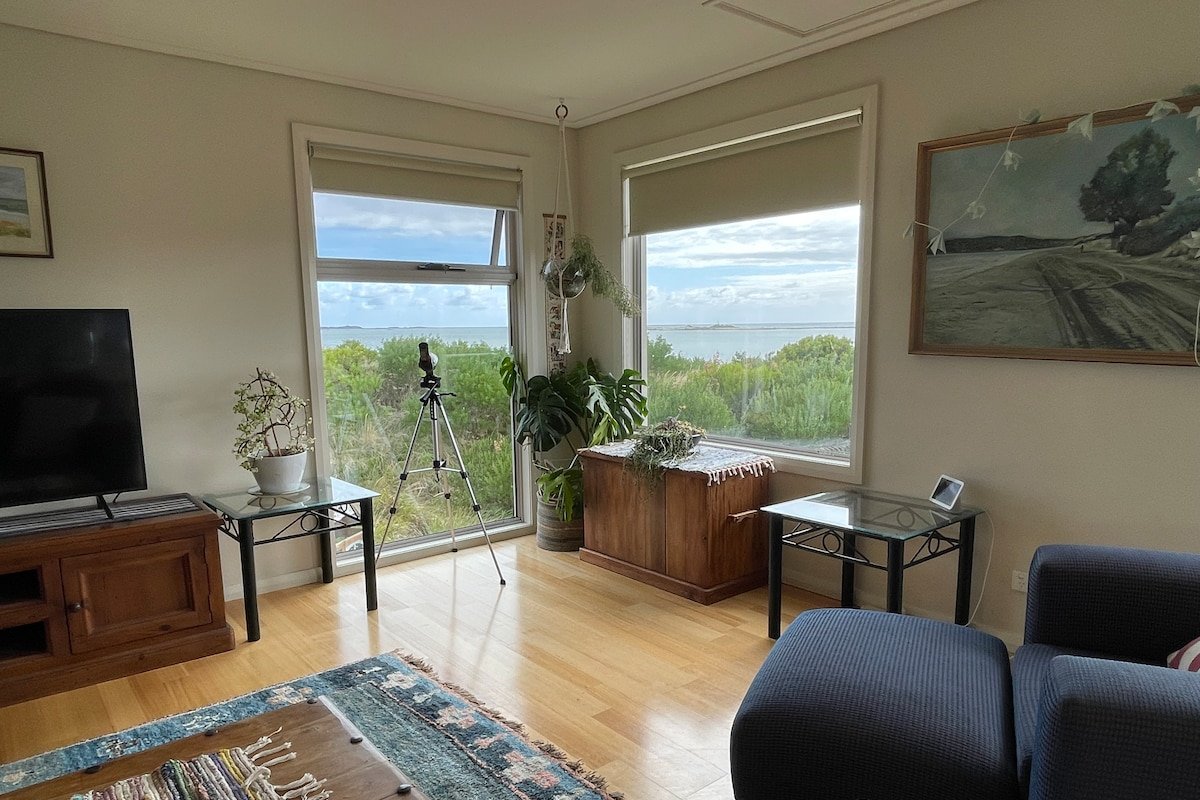 The Dunes 5 bedrooms. Amazing water beach views gallery image 5