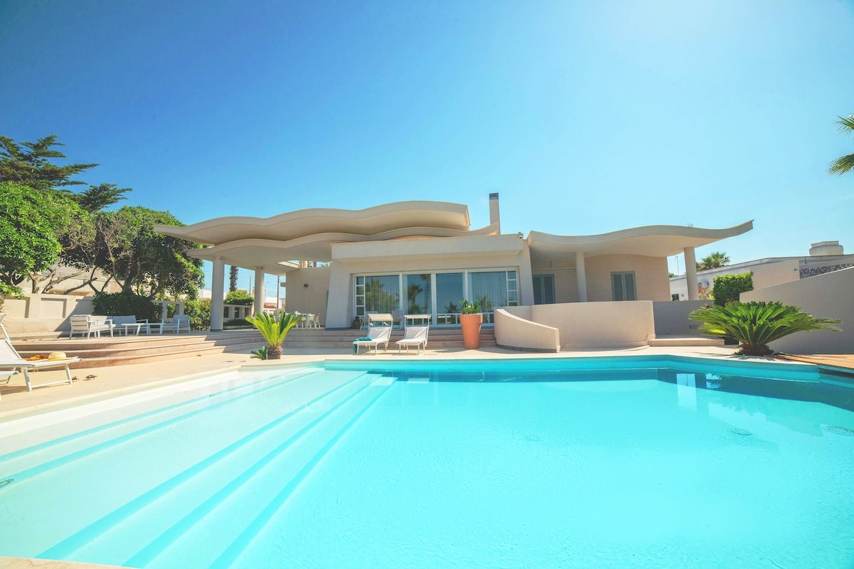 Villa White Dahlia, with pool and sea view gallery image 3