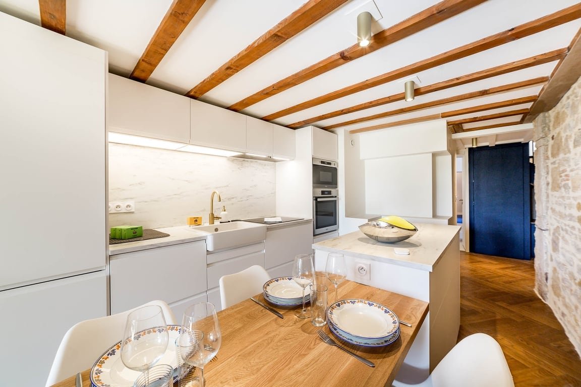 High-end apartment overlooking the quays AIL gallery image 3