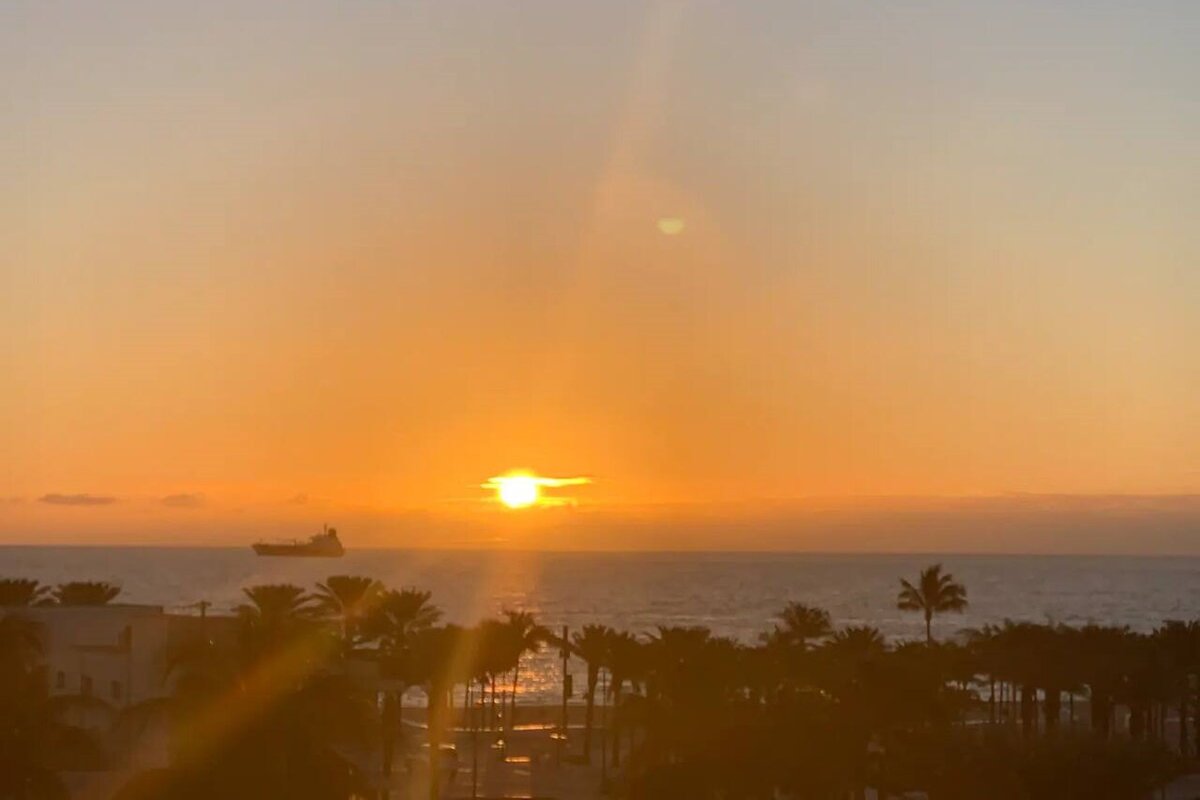 2BR Beach condo – Steps to beach gallery image 5