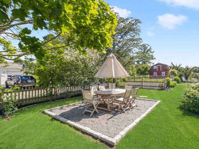 Walk to the Beach – Serene Coastal Country Cottage