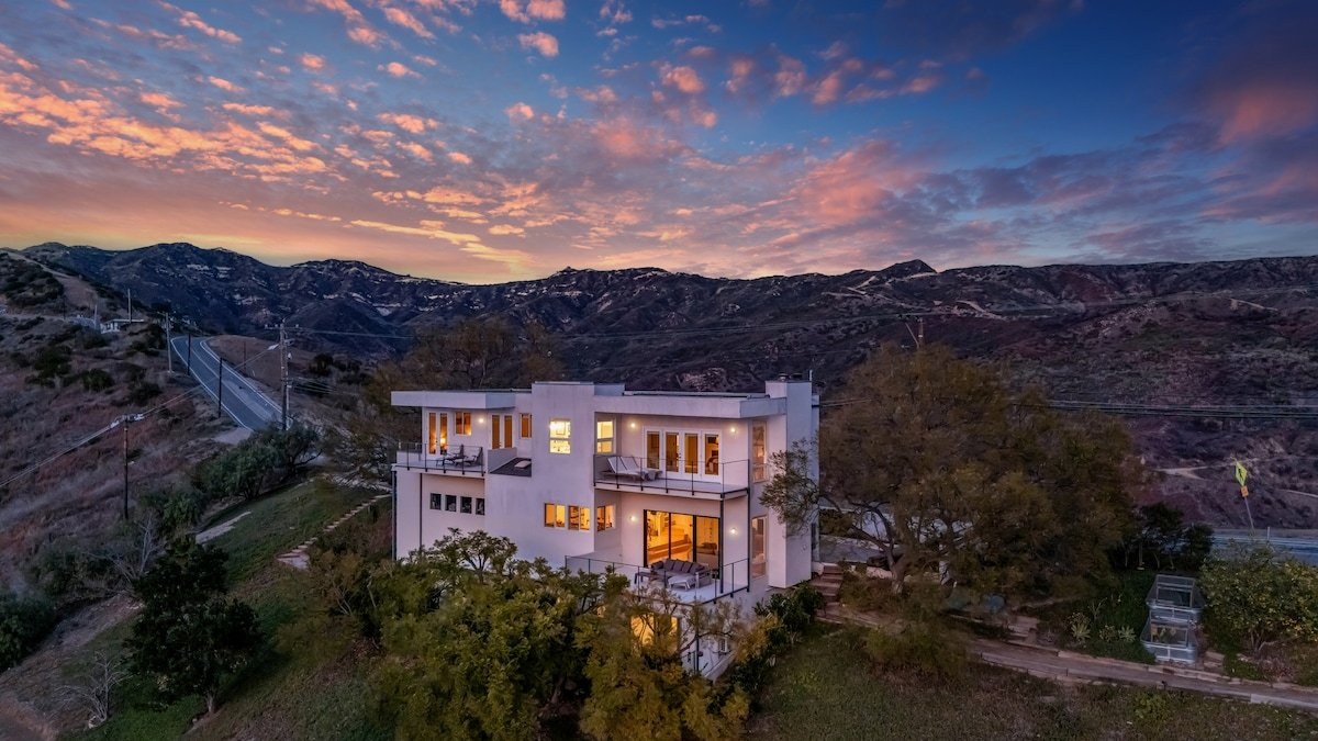 Private Retreat Malibu Home with Ocean View gallery image 3