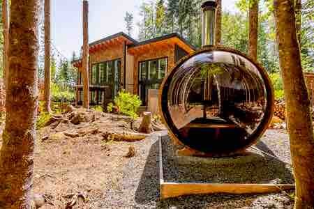 Magical retreat in Jordan River hot tub & sauna gallery image 3