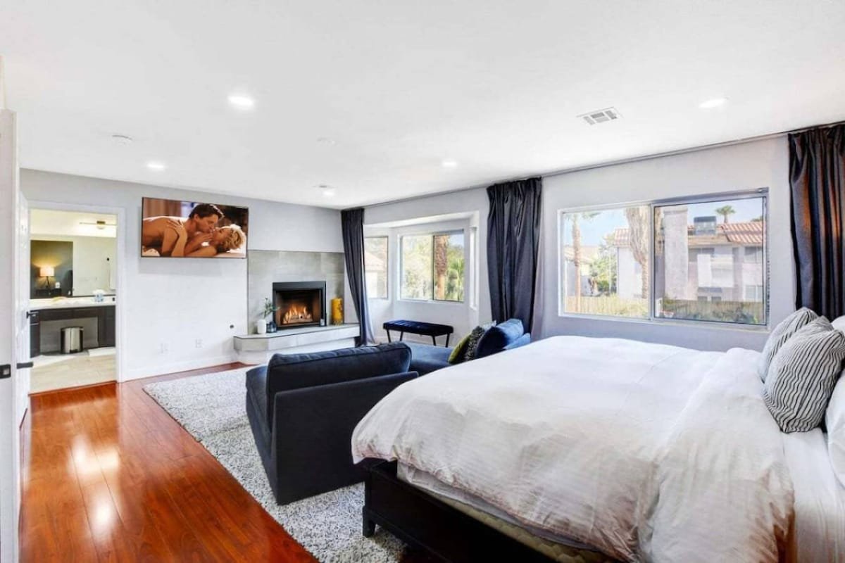 Buddha Play | Modern | Pool & Spa Near Vegas strip gallery image 3