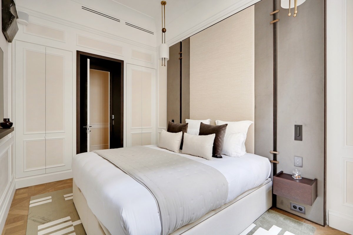 The Lander – Serviced 2BR/2BA – Louvre I gallery image 5