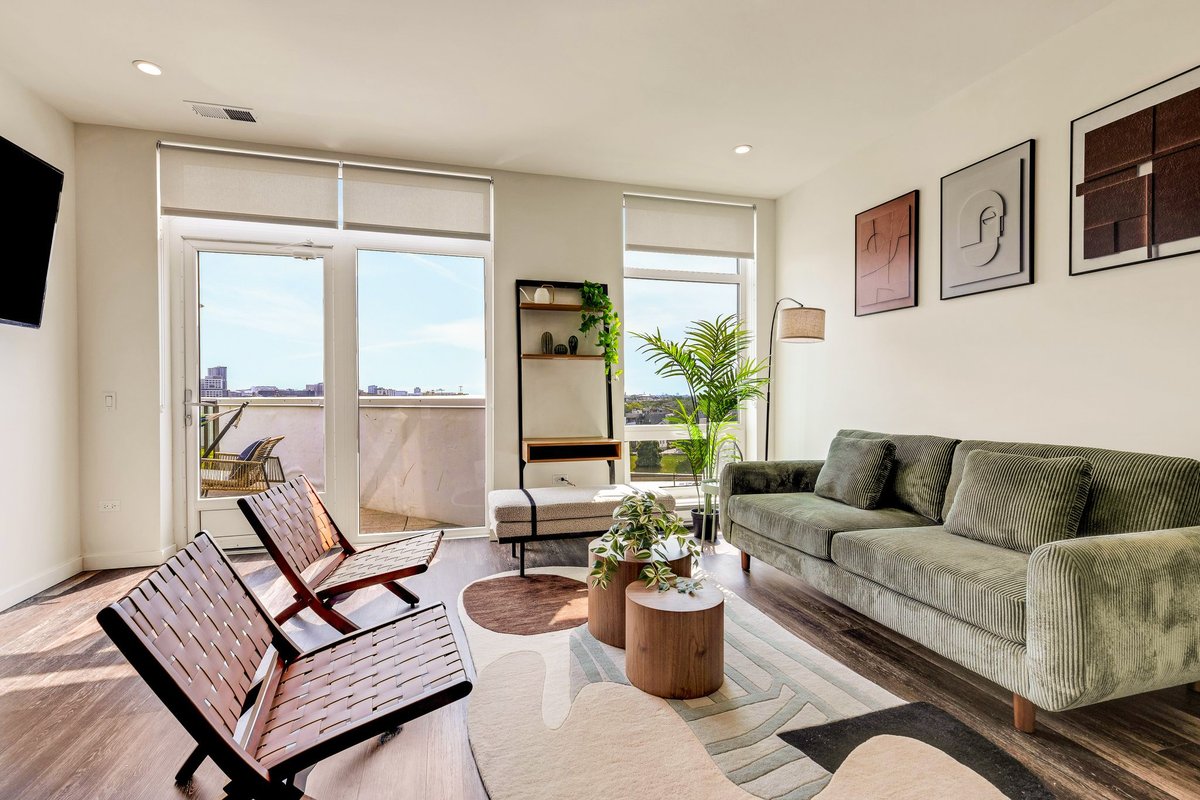 Luxury 3BD Penthouse – Private Patio+Skyline Views