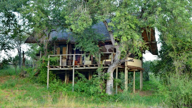 Rhino Post Safari Lodge - Twin room