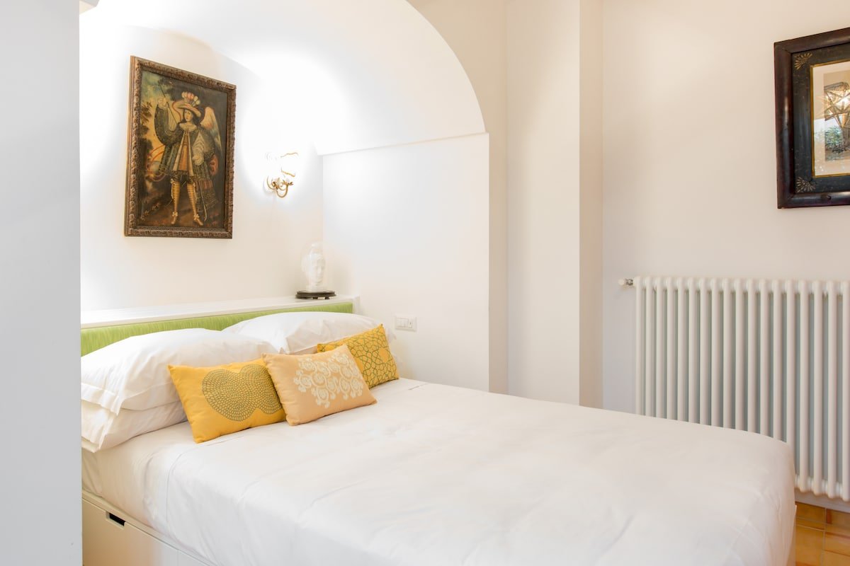 Spanish Steps Luxury Home gallery image 3