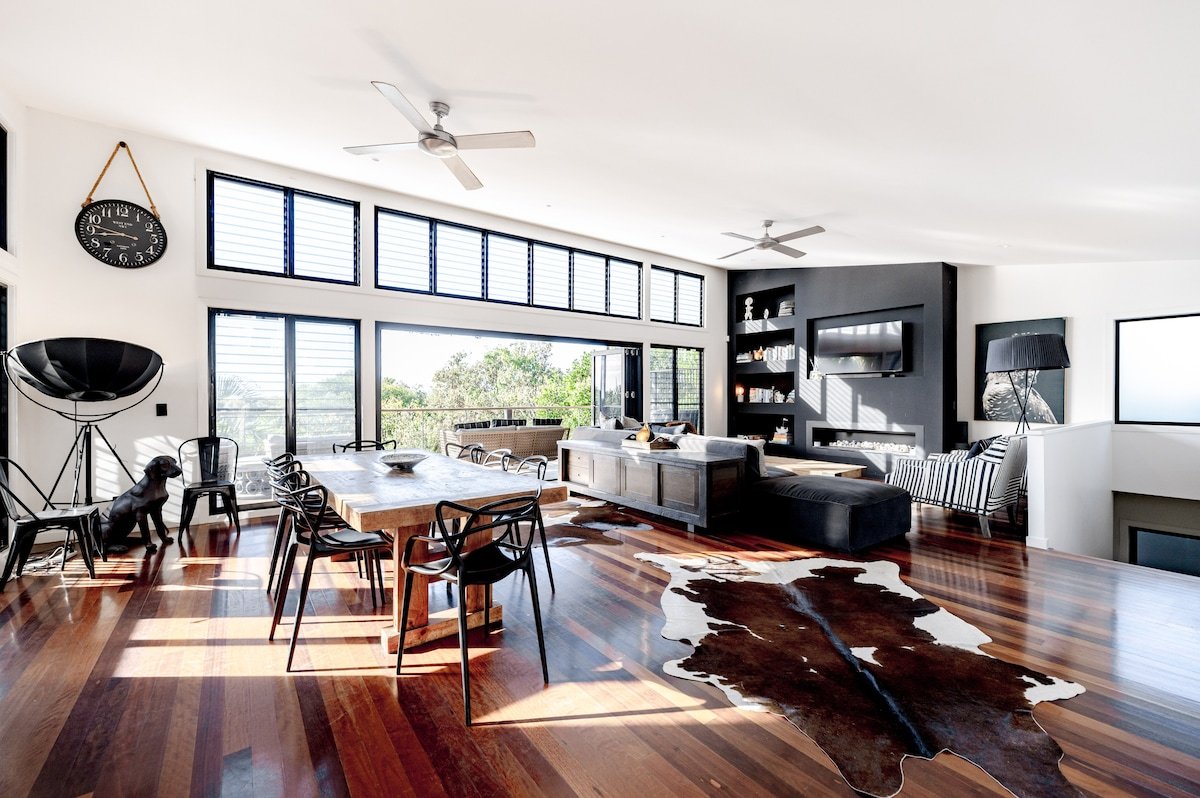 Absolute Beachfront House with Pool & Views gallery image 3