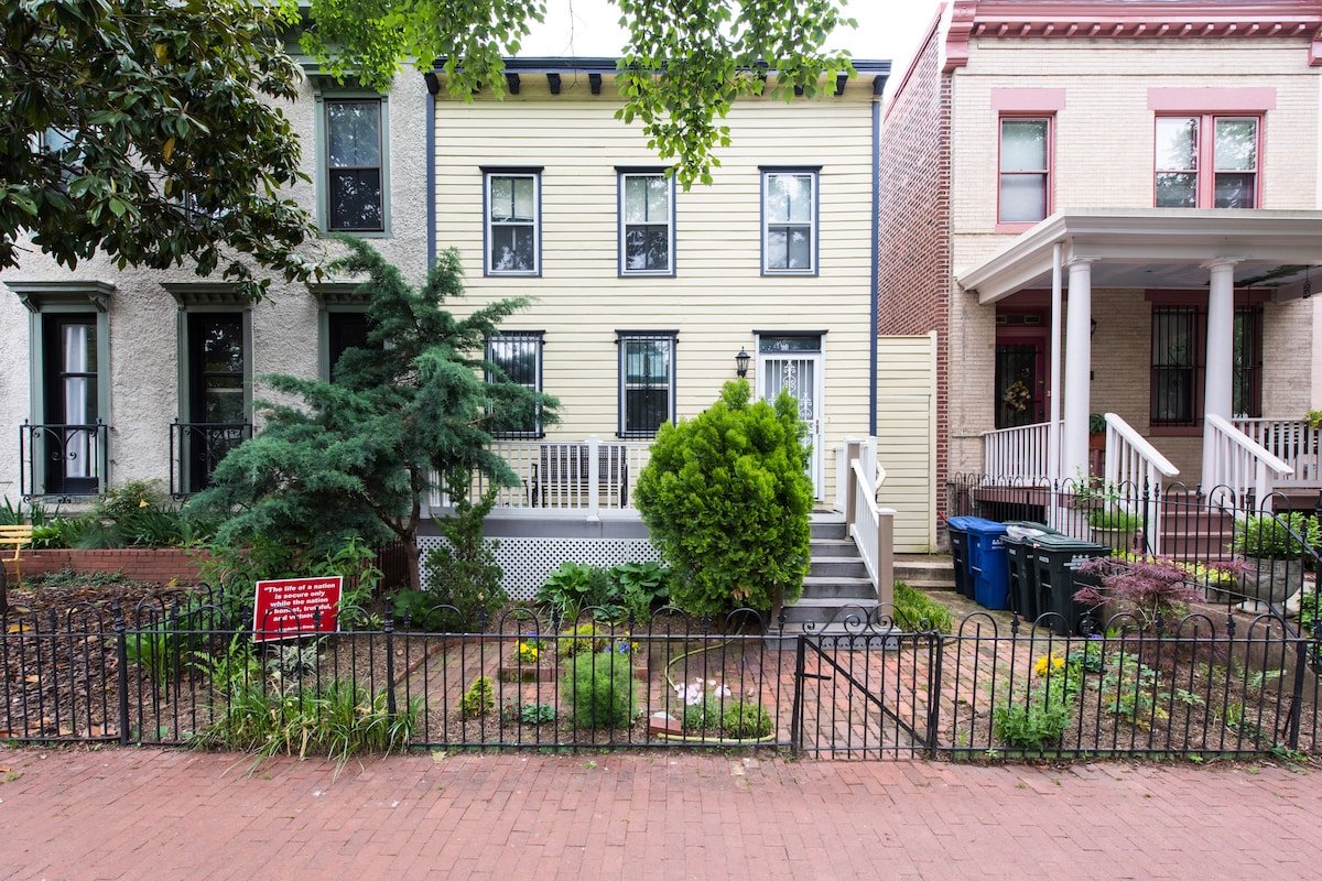 Historic Capitol Hill, Best Location! 3 Bed/3 Bath gallery image 4