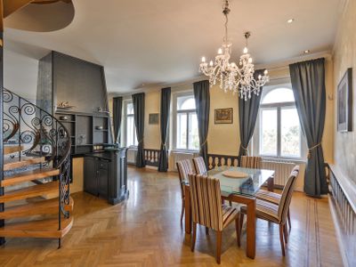 Fresco Apt. Walk to Charles Bridge