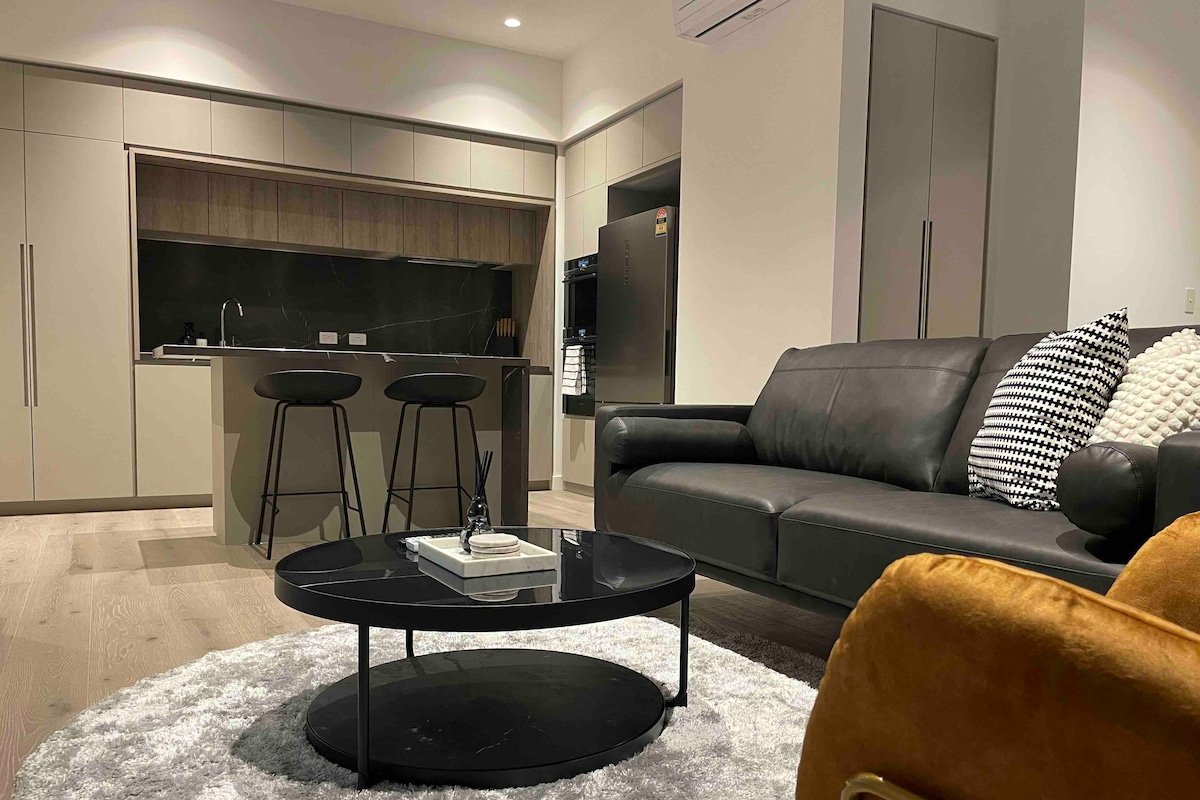 Superior 3 Bedroom Apartment in Melbourne CBD gallery image 2