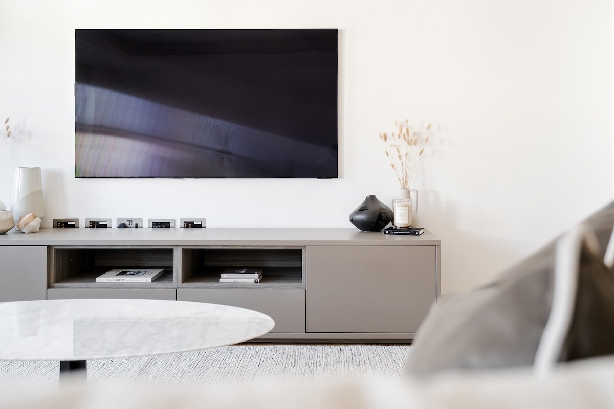 Spectacular Mayfair single level 3 bed flat w/AC gallery image 3