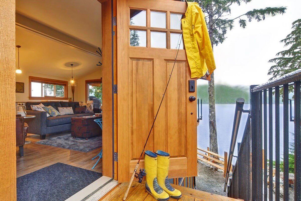 Wickham’s Wake – 3BR Oceanfront – pet friendly gallery image 3