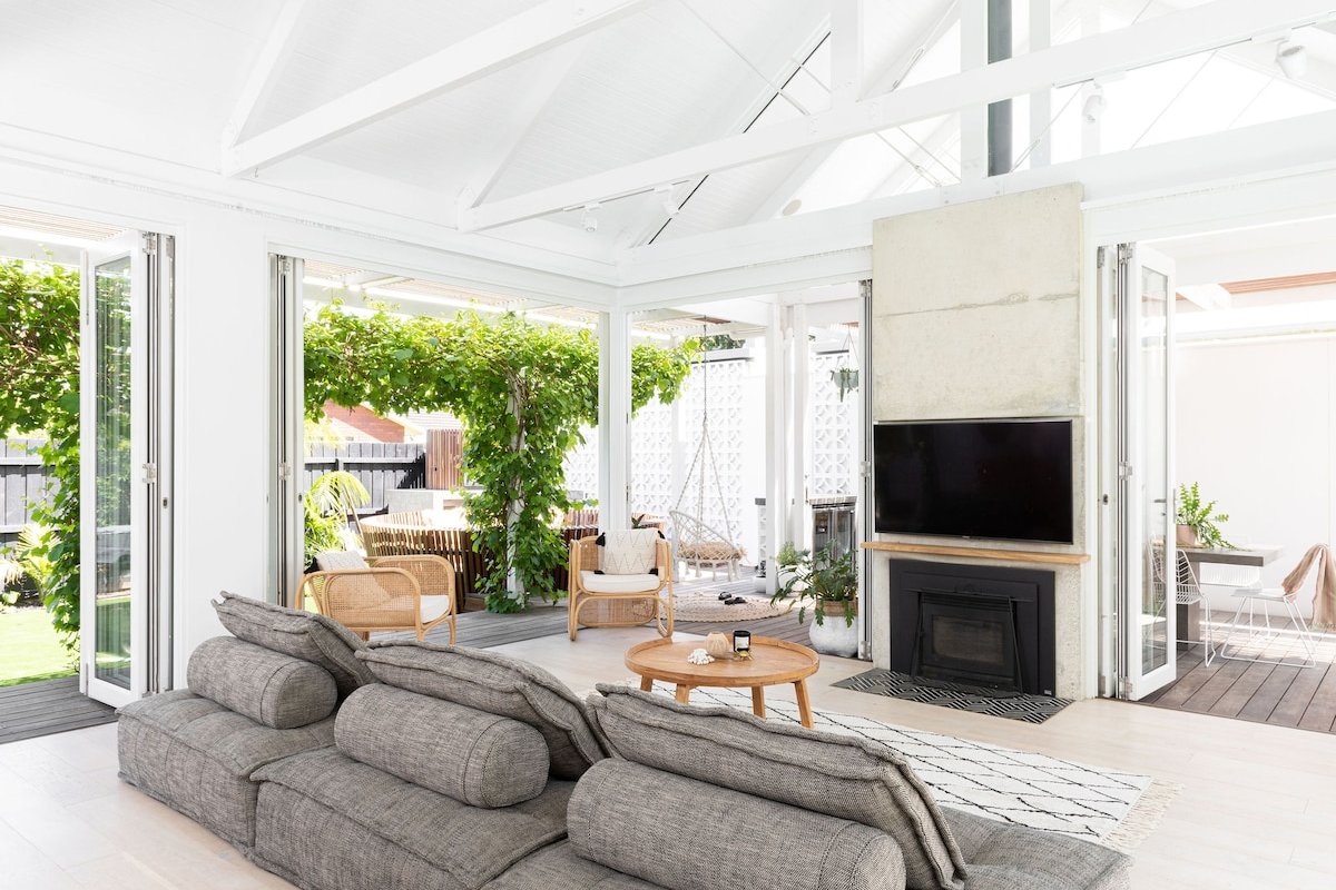 Seaview beach house . gallery image 3