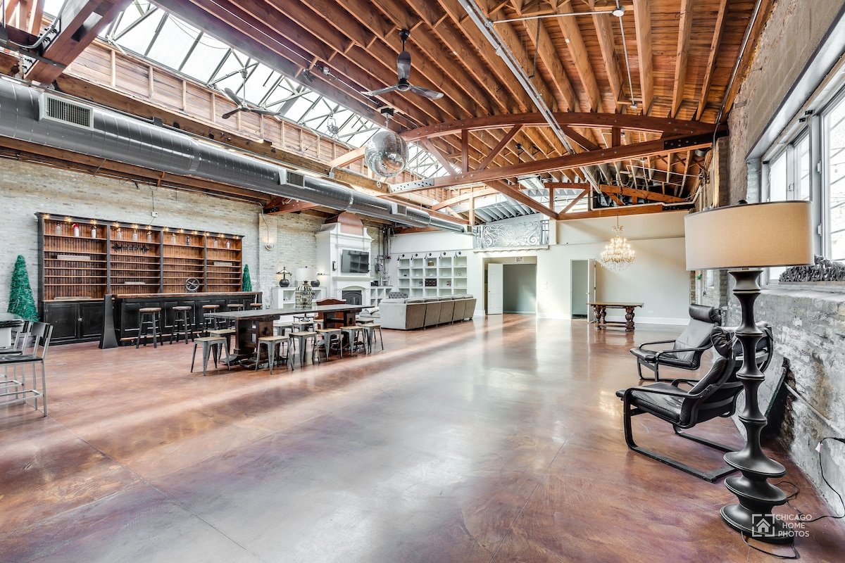 LOFT606: Gigantic Sunlit Former Factory Home gallery image 4