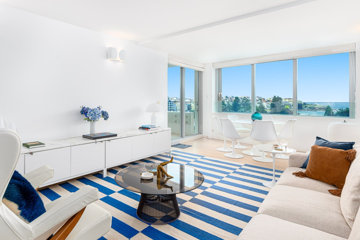 Spectacular Views, Designer Feel & Balcony