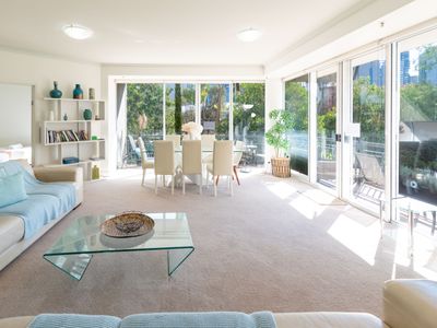 Large Bright 4 Bdrm Southbank apt