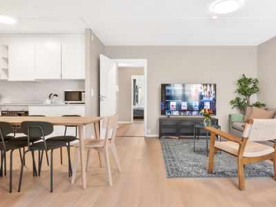 4BR City Center: 2 Balcony + *Free Parking*