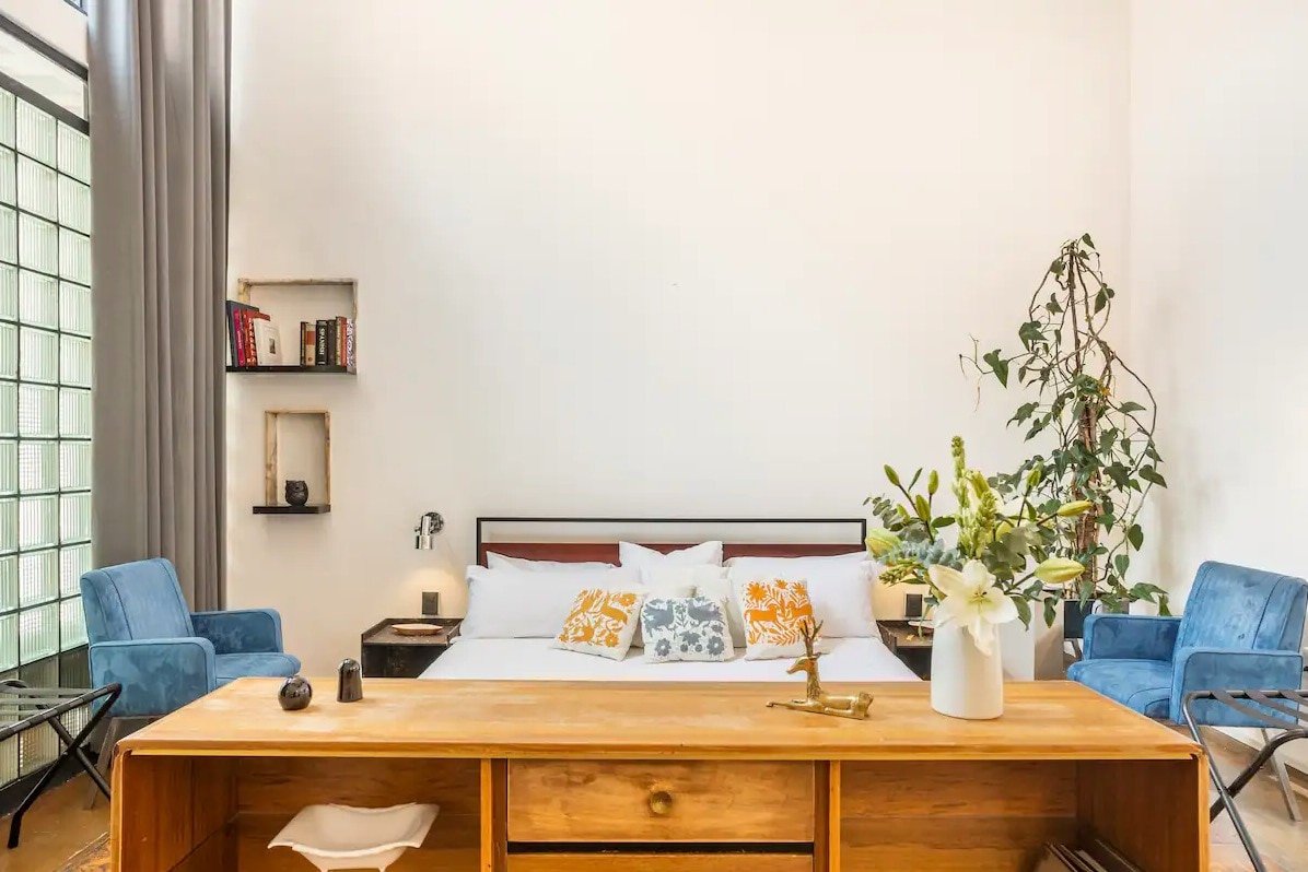 Gorgeous 1940s biblioteca turned private apartment gallery image 4