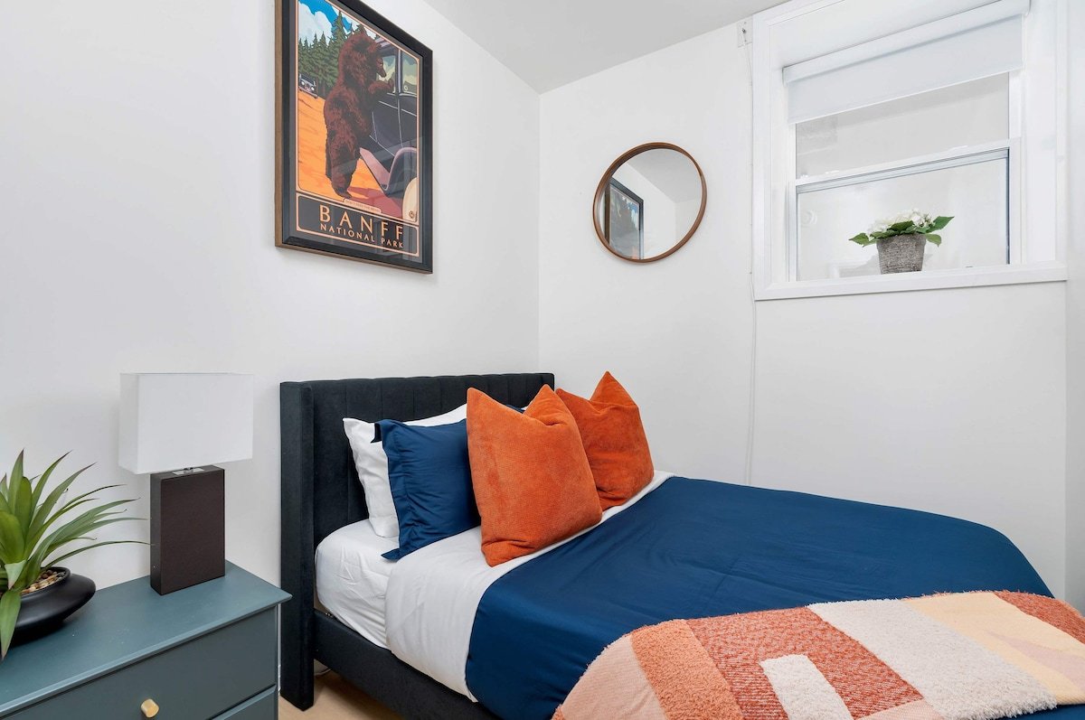 Luxury 3-Bedroom Oasis at College & Bathurst! gallery image 5