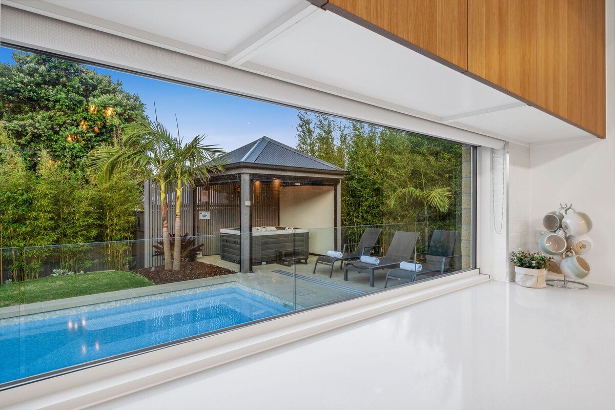 Bella Beach Resort | Oasis with Heated Pool gallery image 3